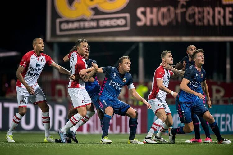 南安普顿中场球员出色发挥,球队取得胜利的简单介绍 南安普顿中场球员出色发挥,球队取得胜利的简单介绍