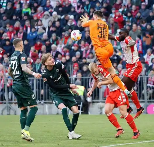 关于拜仁慕尼黑主场击败对手,领跑德甲积分榜的信息 关于拜仁慕尼黑主场击败对手,领跑德甲积分榜的信息