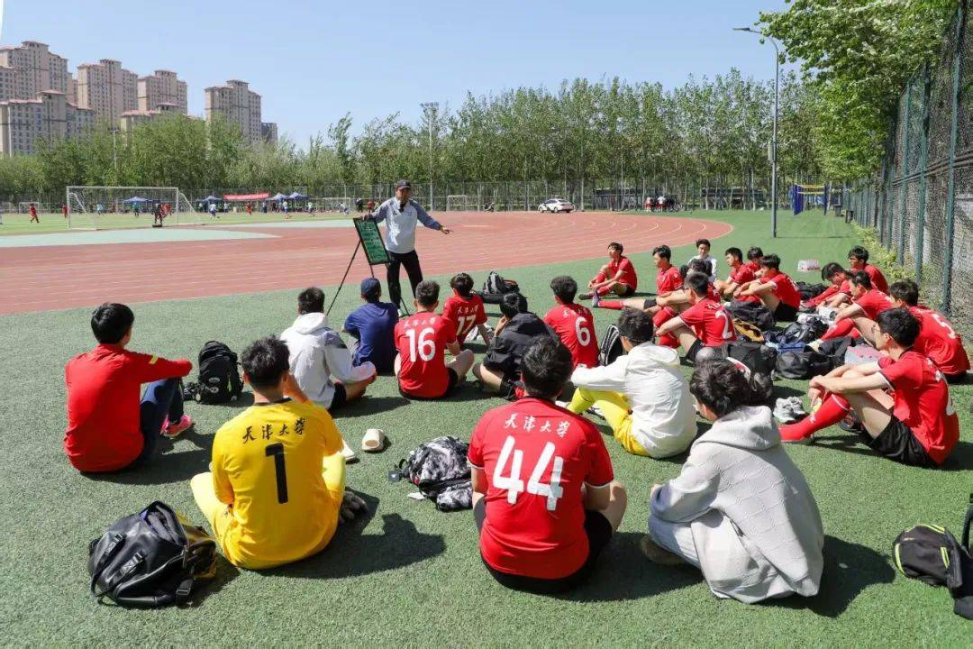 开云体育在线-关于比赛激烈异常，球队依靠团队力量夺得胜利的信息