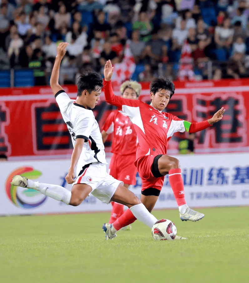 多队备战国际友谊赛训练认真的简单介绍