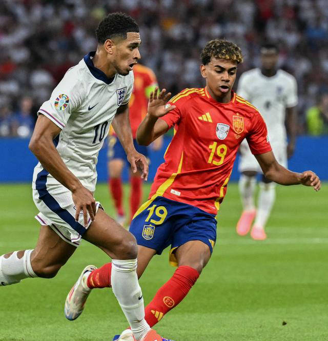 精彩瞬间：欧洲联赛梦幻破解的简单介绍