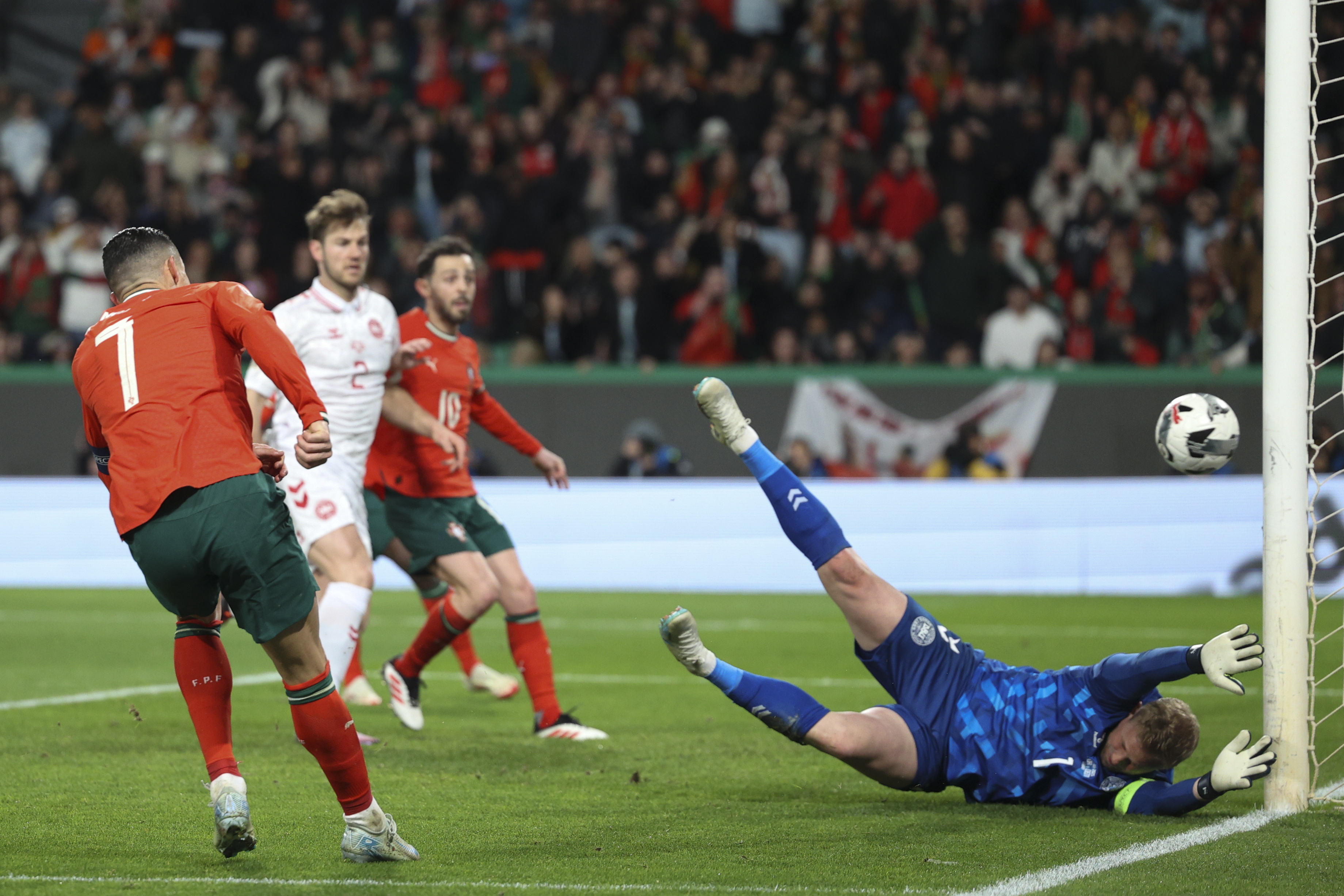 开云APP-葡萄牙国脚表现出色：欧预赛斩获关键胜利