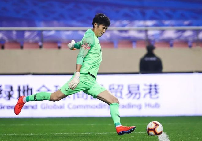 开云体育下载-黄金一代：中超比赛球员青春飛扬，谱写华章的简单介绍