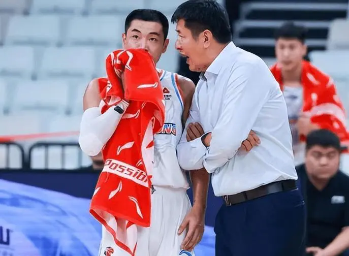 山东男篮全员出击,主场轻松获胜 山东男篮全员出击,主场轻松获胜