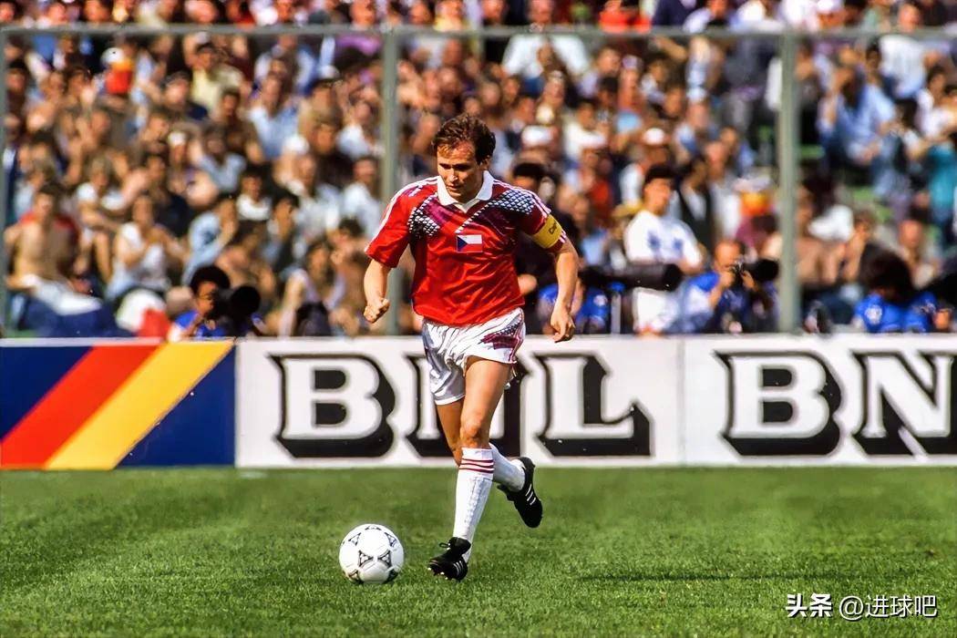 开云下载-斯洛伐克队大比分击败对手，豪取三分