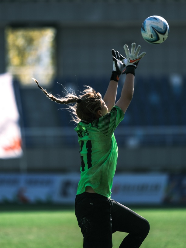 精彩女足比赛场上球员斗志昂扬,奋力拼搏 精彩女足比赛场上球员斗志昂扬,奋力拼搏