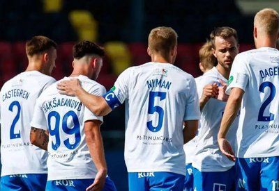 包含意大利足球赛场上球队的默契配合十分出色的词条