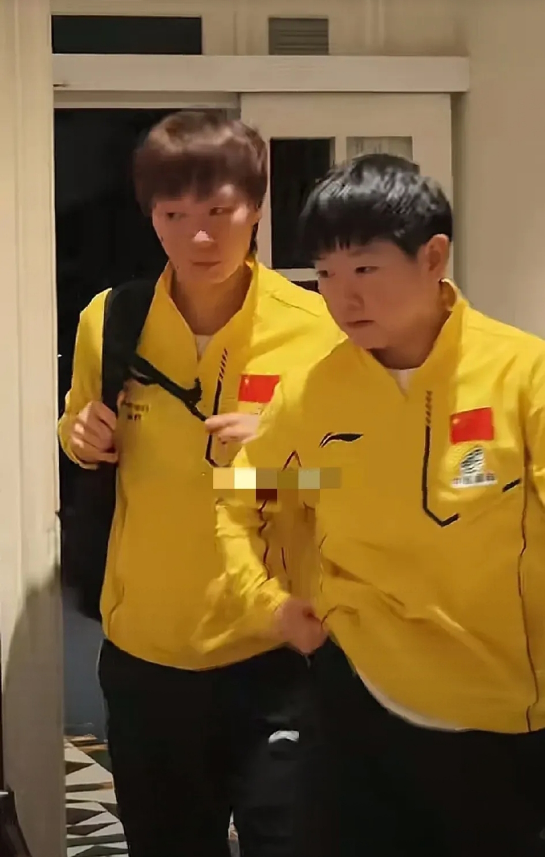 比赛刚开始就瞩目重重,引发球迷热议 比赛刚开始就瞩目重重,引发球迷热议