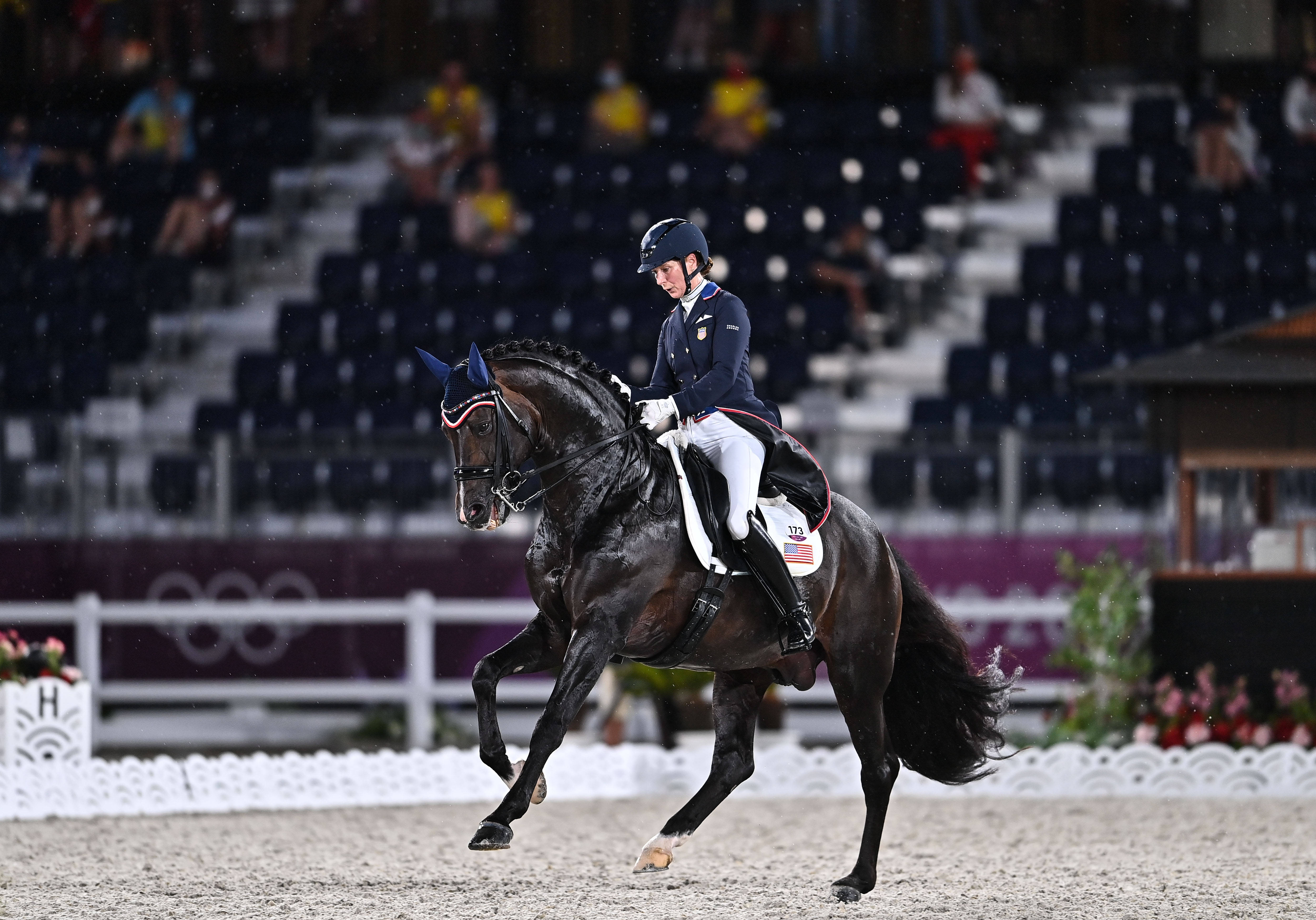 开云体育官网-呕心沥血！女子马术比赛现场气氛火爆