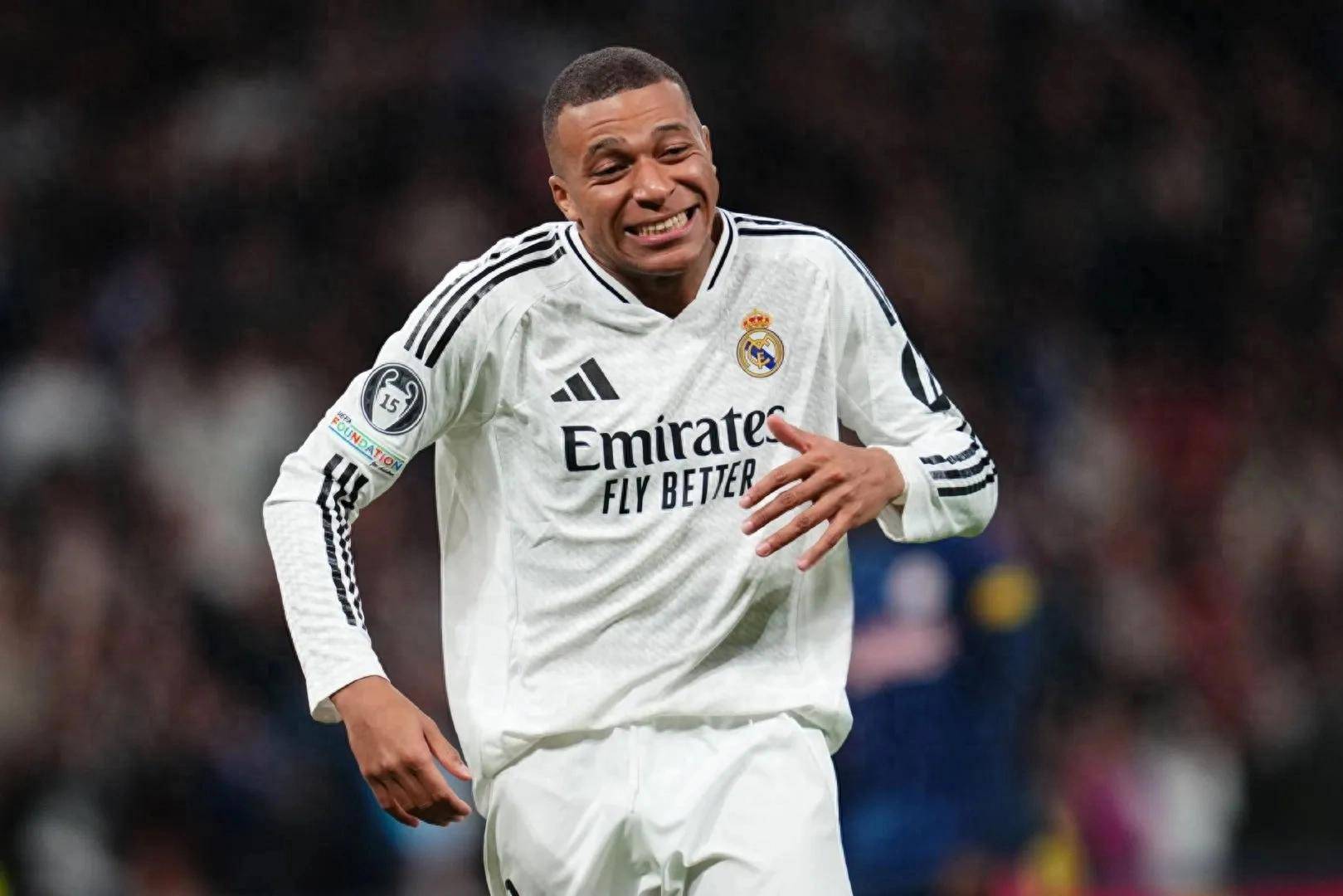 开云体育下载-卡尔瓦尔霍夫长传送出，助球队反击得手