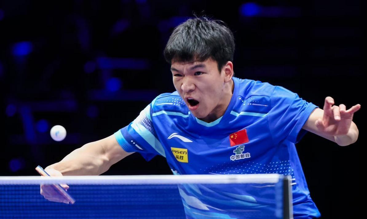 卡尔瓦尔霍夫长传送出,助球队反击得手 卡尔瓦尔霍夫长传送出,助球队反击得手