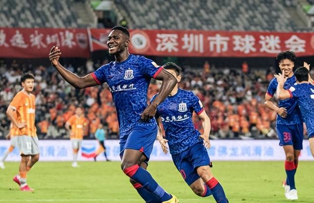 申花新援发挥不佳，球队战绩不尽如人意