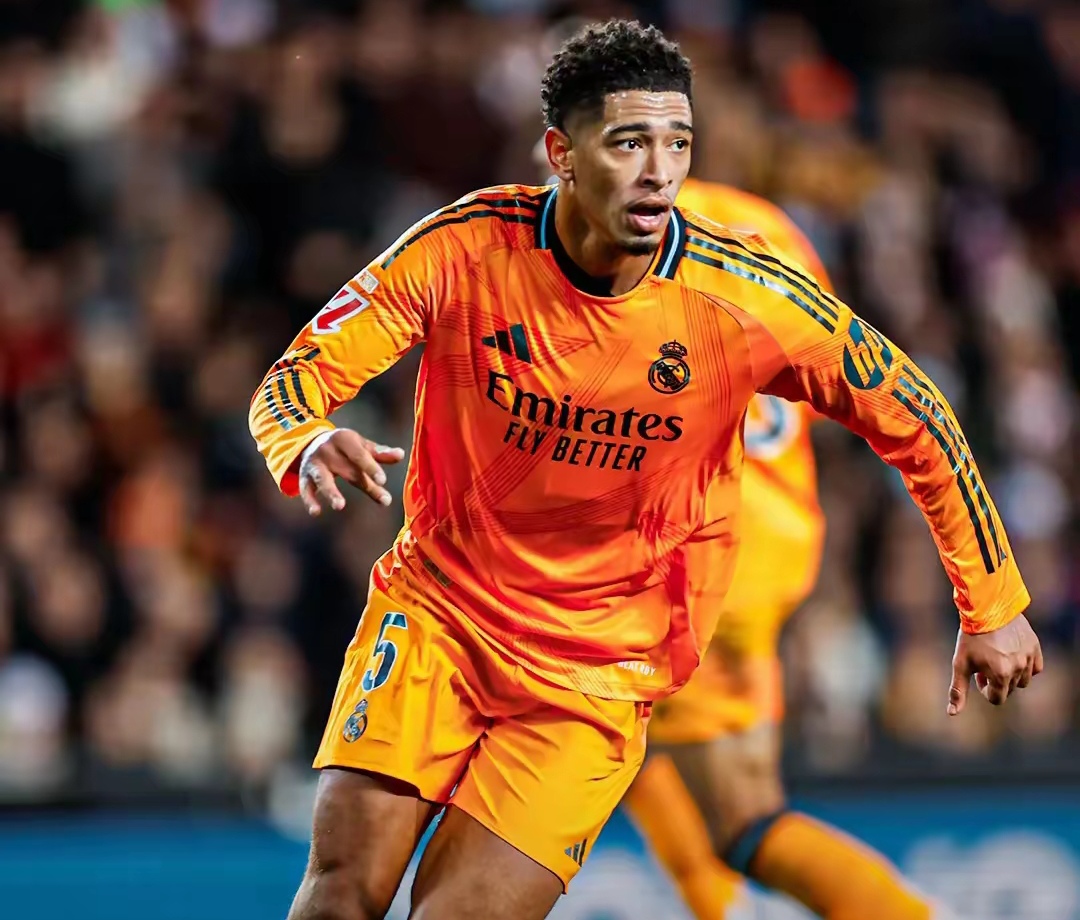 开云体育下载-瓦伦西亚客场逆转，取得关键胜利