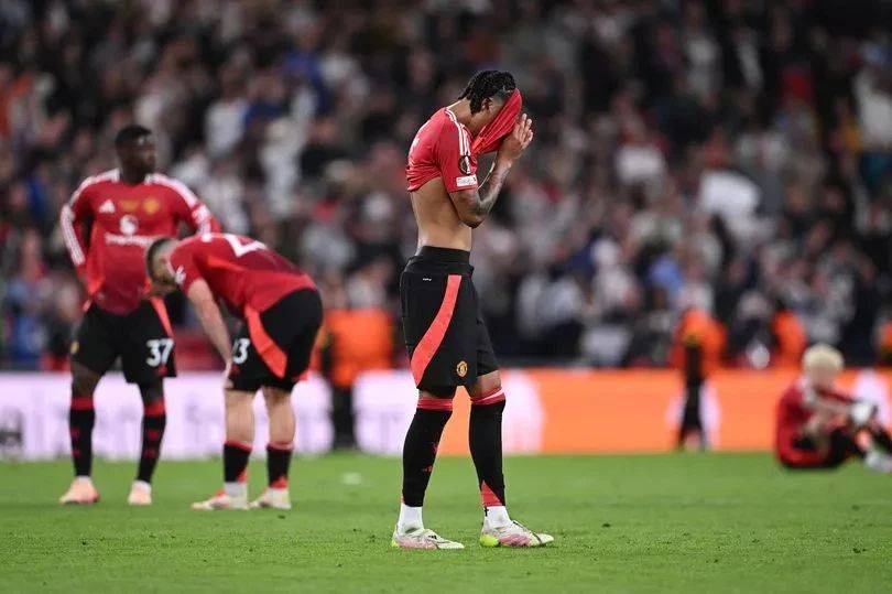 开云体育APP下载-曼联客场失利，球队面临考验