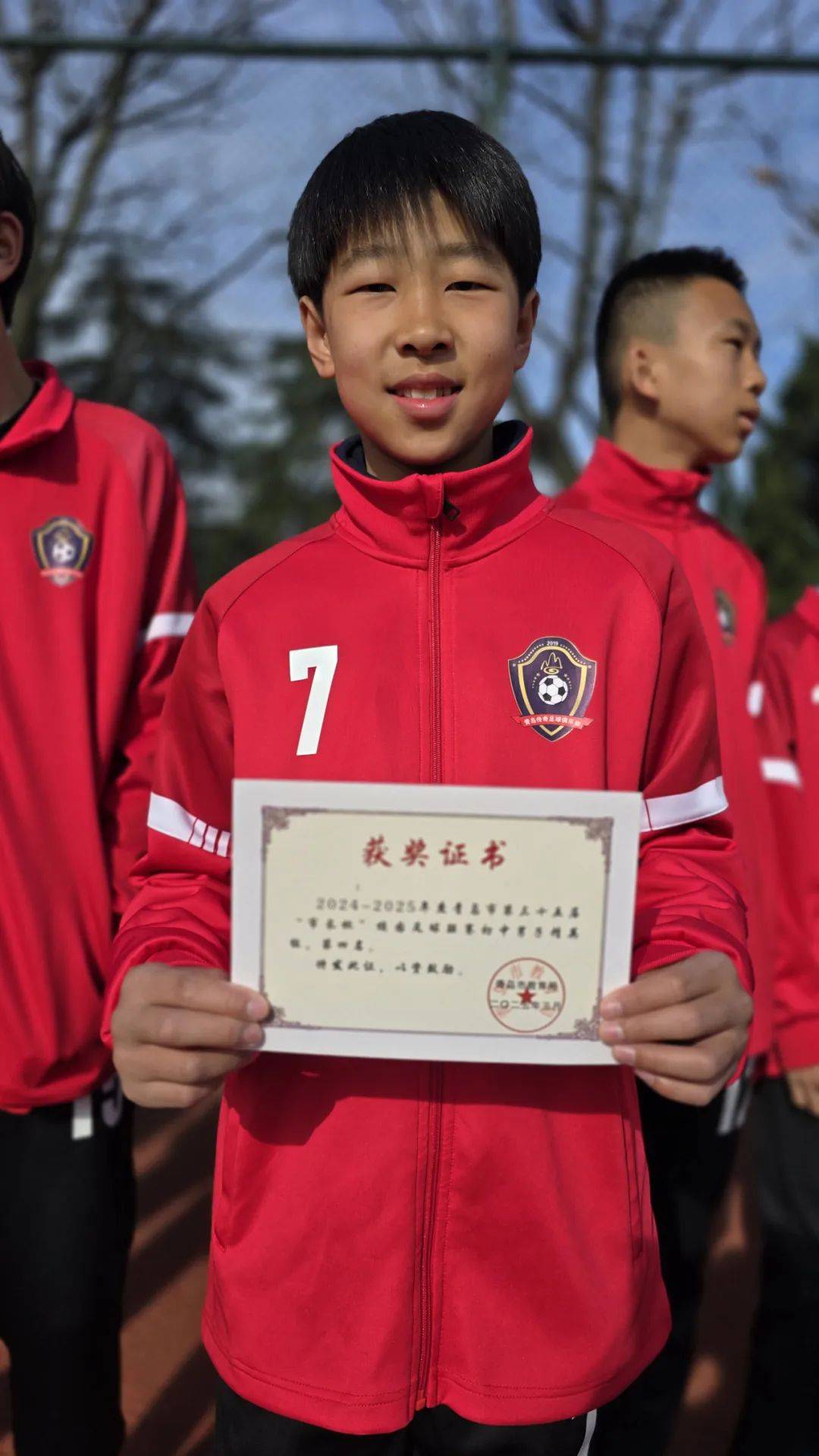 运动员心系国家荣誉，奋力拼搏斩金