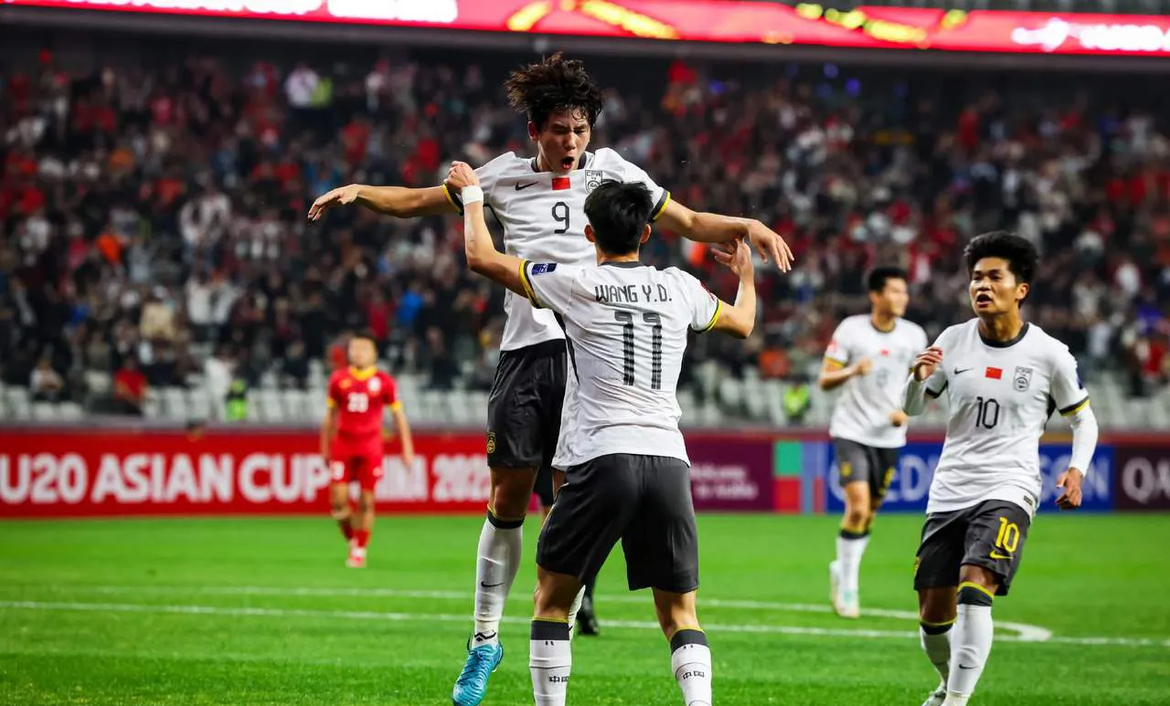 开云平台-年轻球员表现出色，助队获得胜利