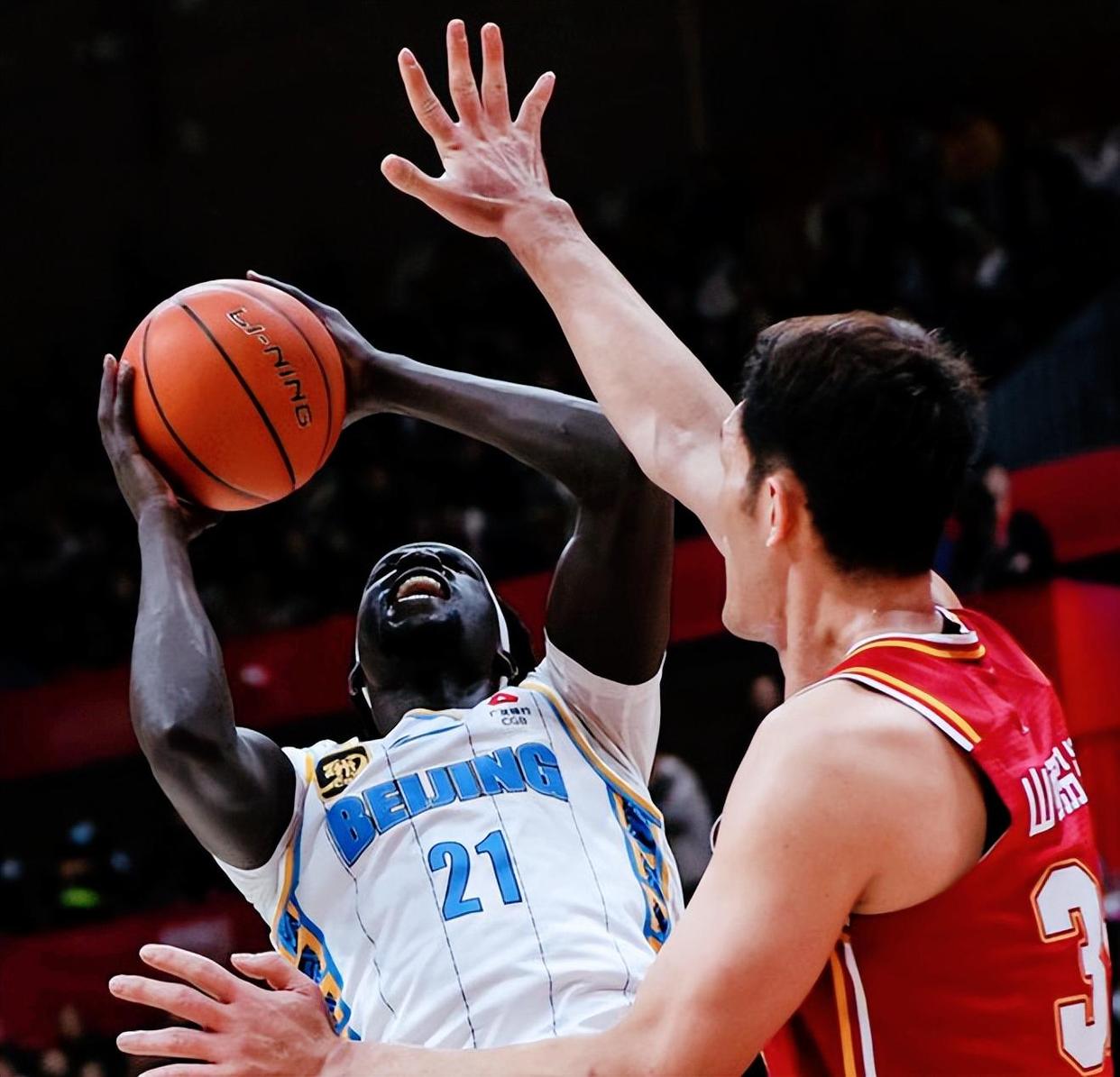 开云平台-外援球员表现抢眼，帮助球队成功夺取胜利