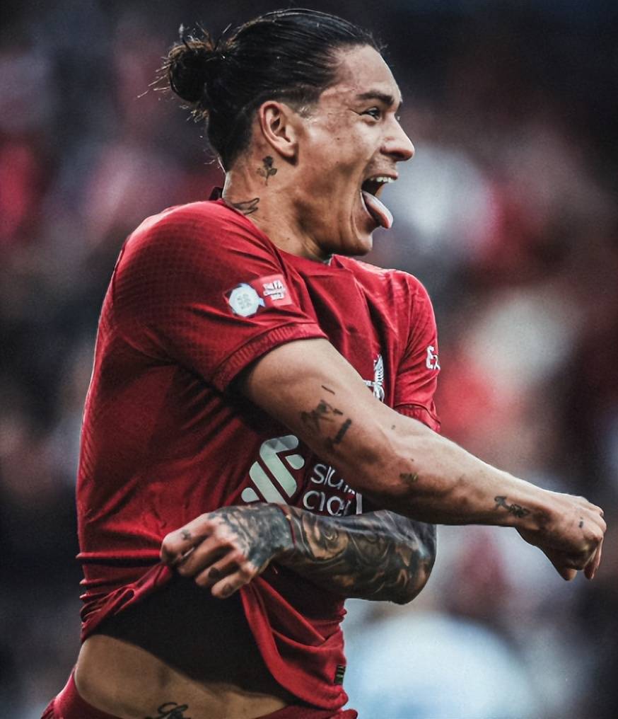 利物浦主场大胜桑德兰，继续保持领先优势