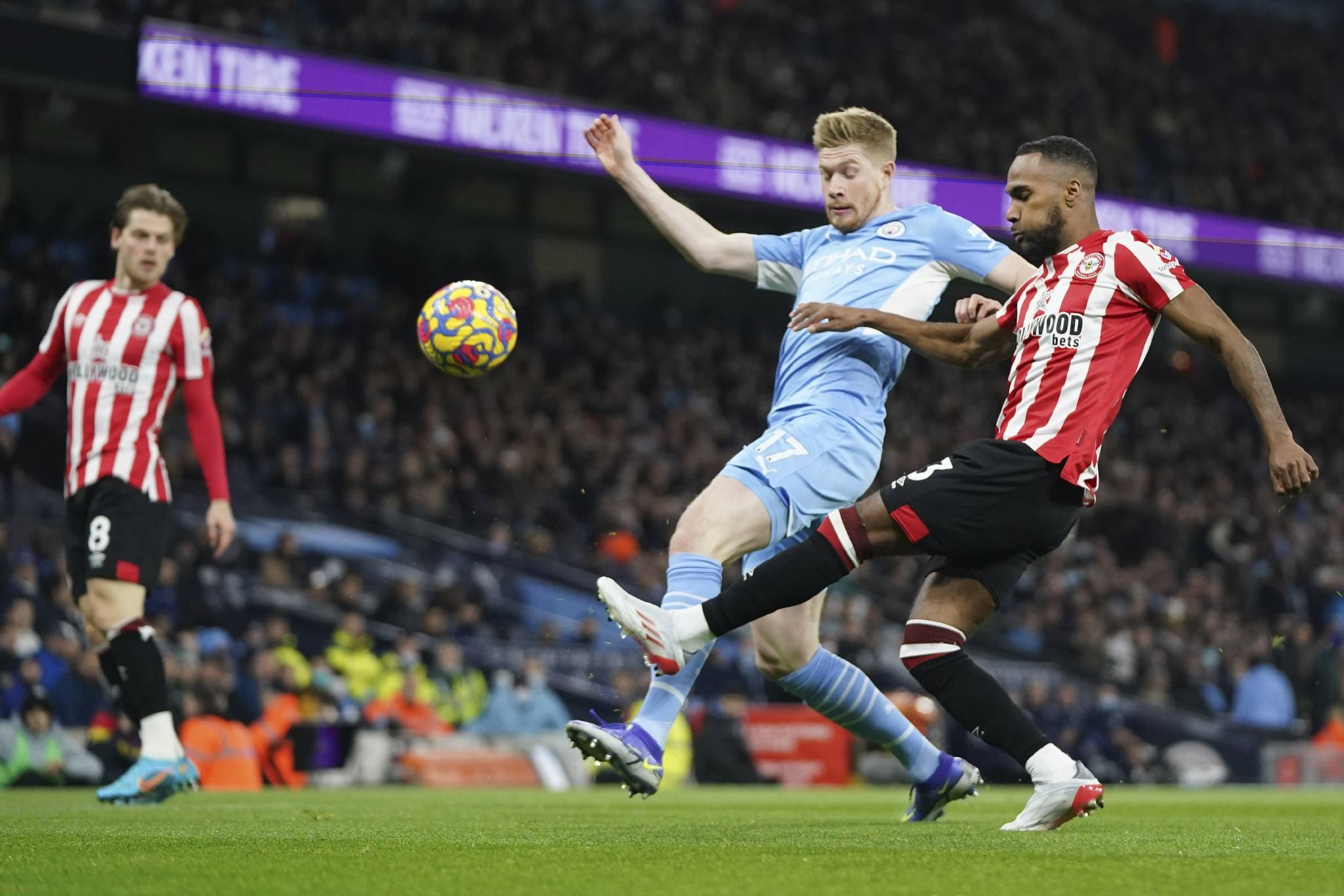 曼联客场遭遇挑战，成功逆转战胜莱切斯特城