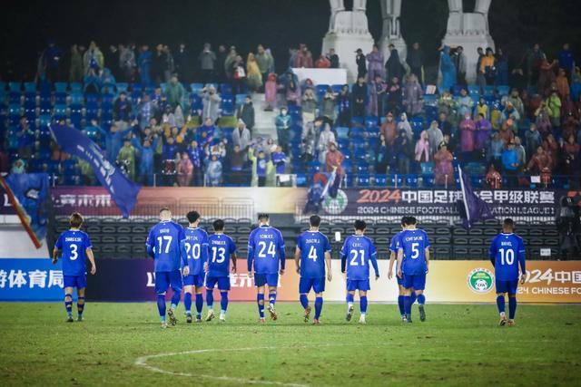 包含顶级足球联赛中球队的精彩演绎感人肺腑的词条