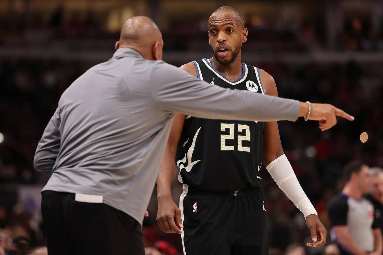 关于雄鹿遭逆转不敌篮网：米德尔顿努力奋斗仍未获得胜利的信息