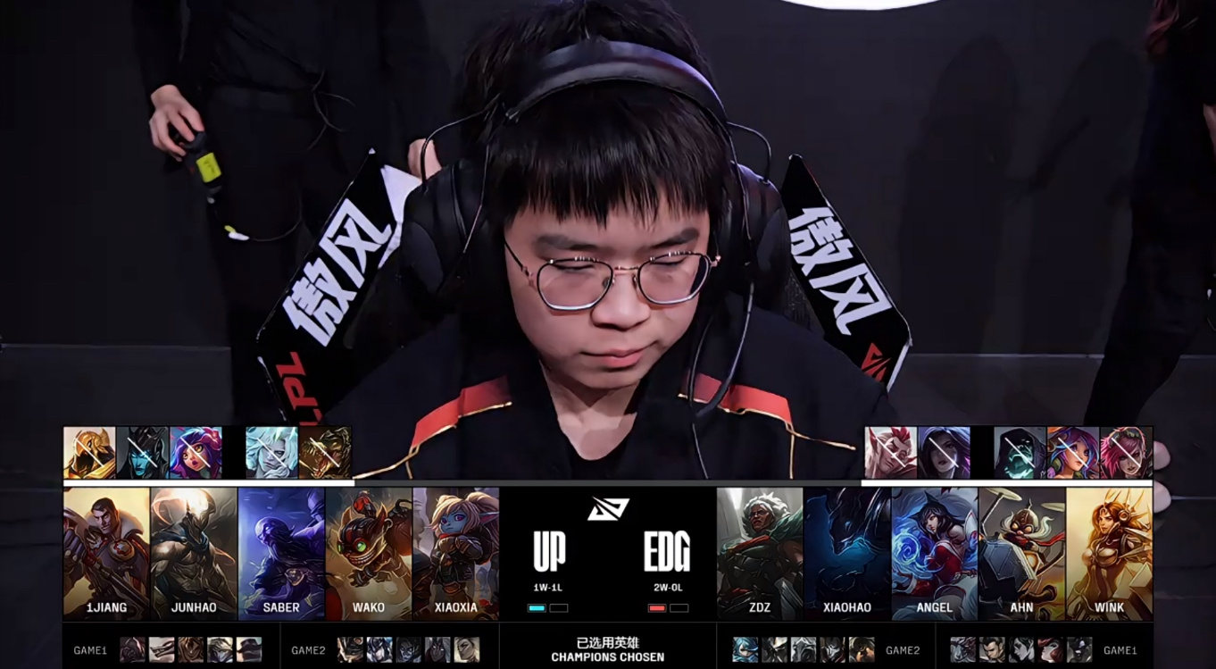 EDG鏖战CLG,Deft操刀奇招英雄翻盘顶尖较量半决赛,强势挺进下一轮 EDG鏖战CLG,Deft操刀奇招英雄翻盘顶尖较量半决赛,强势挺进下一轮