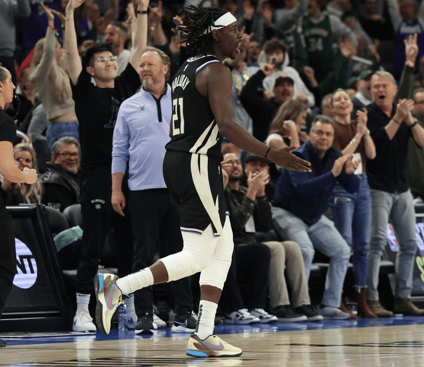 CLG险胜100T,Ruler极限生还后反打焦点之战全球总决赛,锁定晋级资格的简单介绍 CLG险胜100T,Ruler极限生还后反打焦点之战全球总决赛,锁定晋级资格的简单介绍