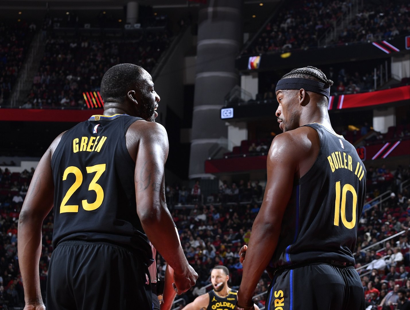 雄鹿遭遇失利，湖人获得季后赛连胜