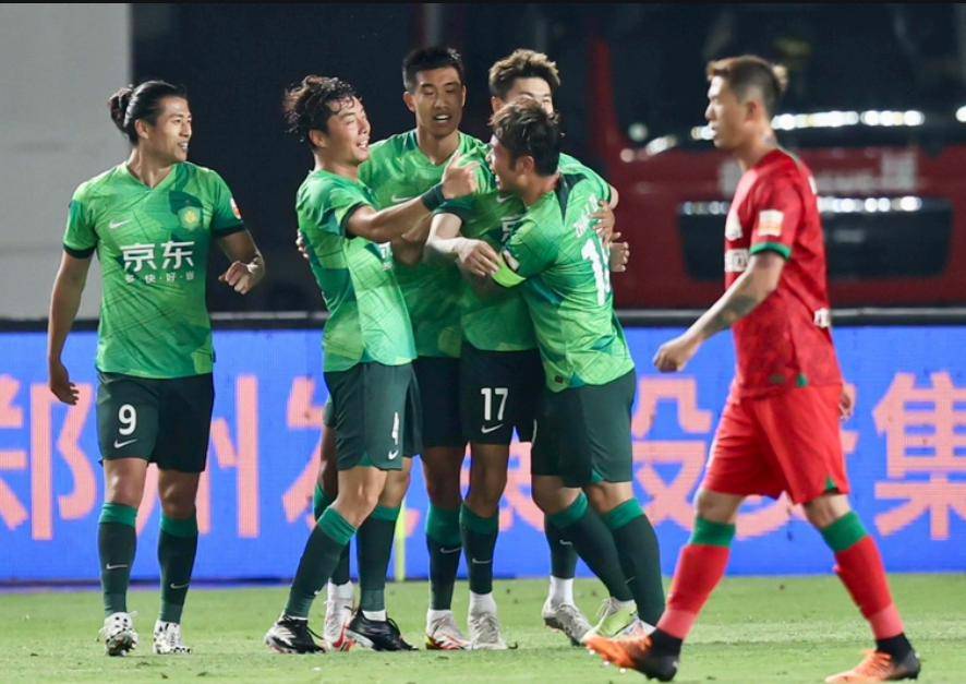 河南建业队主场逼平北京中赫国安,挑战前六 河南建业队主场逼平北京中赫国安,挑战前六