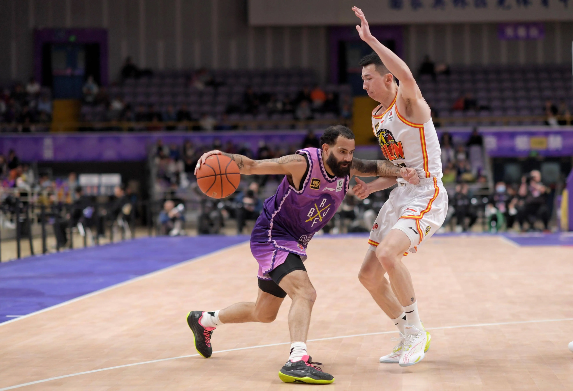 开云体育-广东队轻取山东队，莫兰特点燃赛场