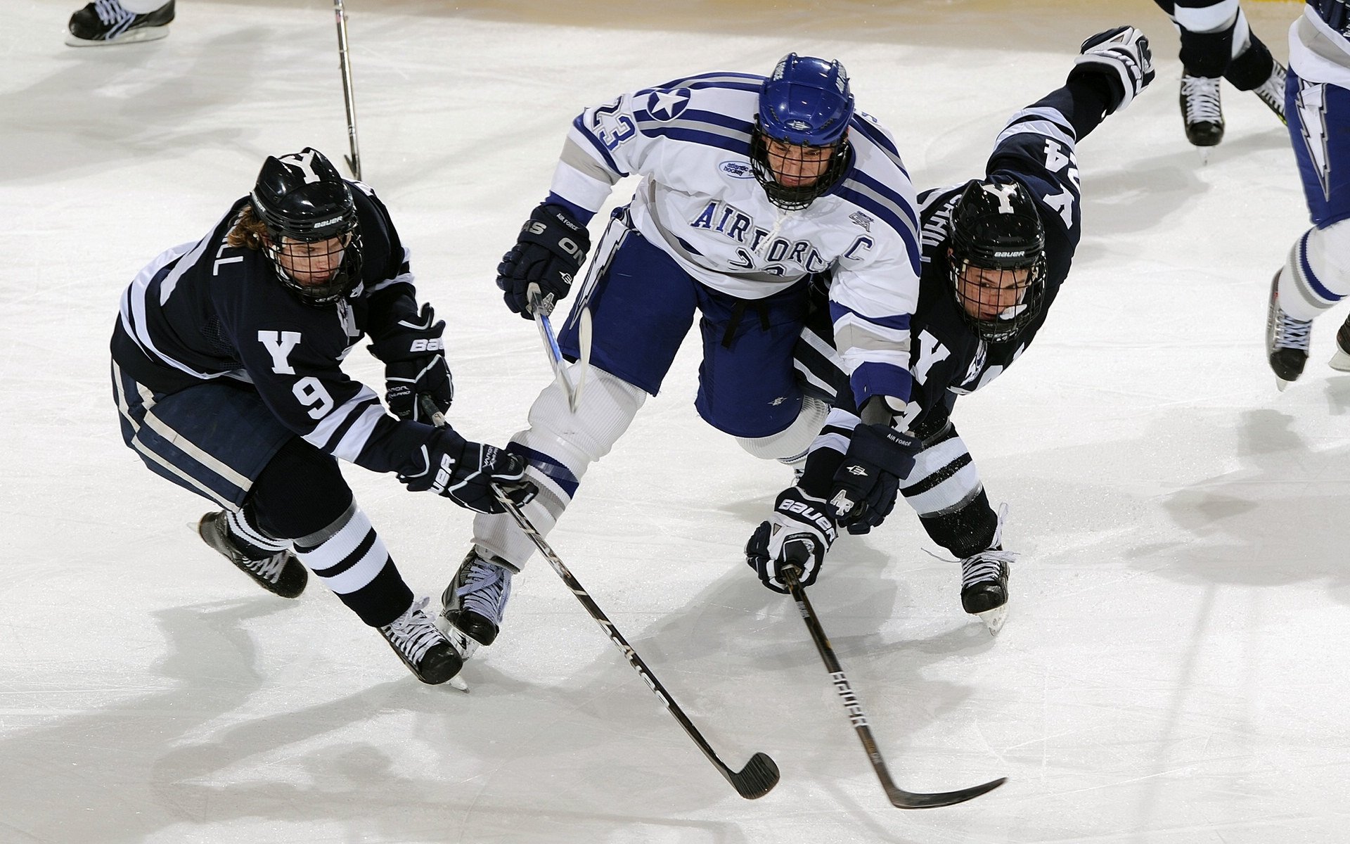 玄铁重剑与逆转狂潮，高诗岩用坚韧重写比赛剧本